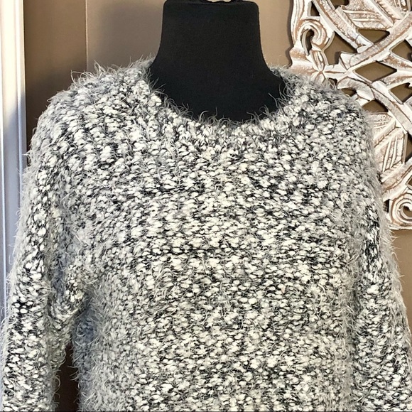 ⭐️ Search for Sanity Black & White Eyelash Fuzzy Sweater Size: EXTRA SMALL - Picture 4 of 16